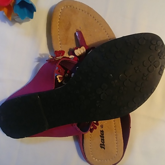 NWOT! Super cute flip flops! - Picture 3 of 4